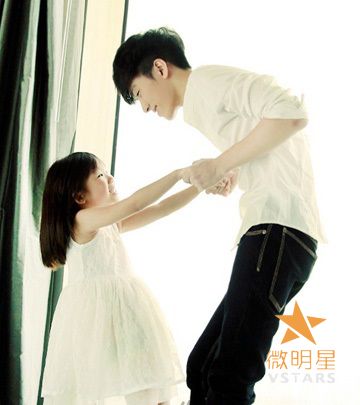 微明星网 中国第一好哥哥 最萌年龄差 萌兄妹 兄妹相差18岁