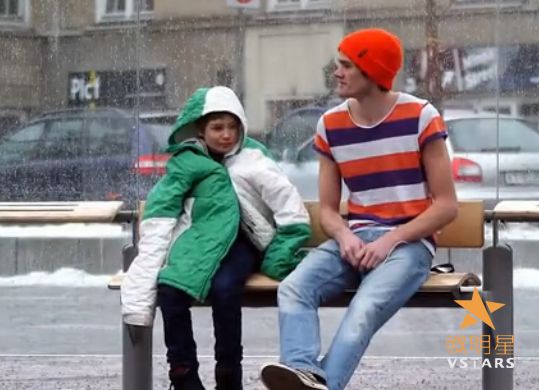 短片 没穿外套的小男孩 挪威短片 温馨短片