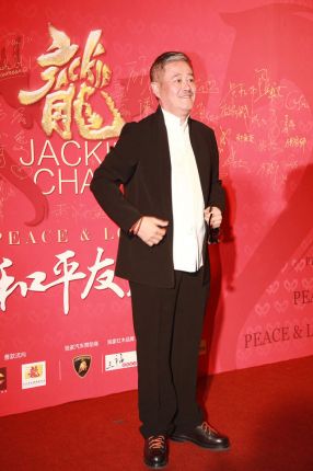 微明星网 成龙 生日 慈善 公益 冯小刚