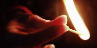 中国版卖火柴的小女孩《曙光》