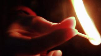 中国版卖火柴的小女孩《曙光》