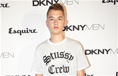 裘德·洛之子伦敦走秀出道 发际线神似男神 星二代即将来袭