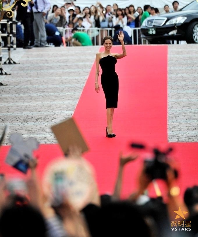 微明星网 沉睡魔咒 安吉丽娜·朱莉 艾丽·范宁