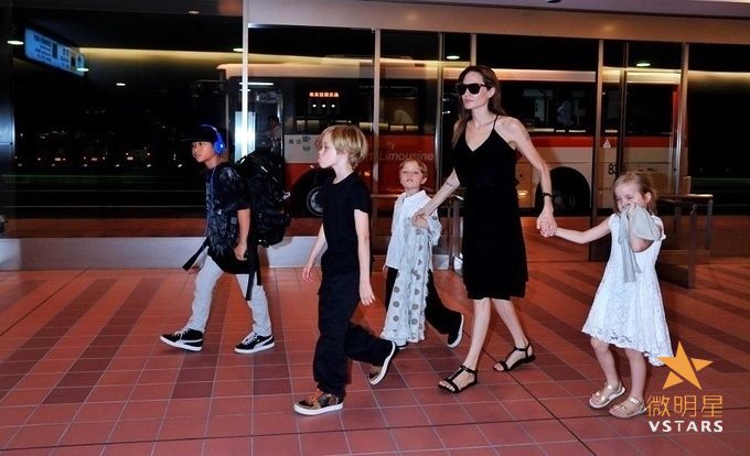 微明星网 沉睡魔咒 安吉丽娜·朱莉 艾丽·范宁