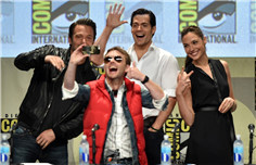 “神奇女侠”造型照首曝光 &quot蝙蝠侠大战超人&quot聚首