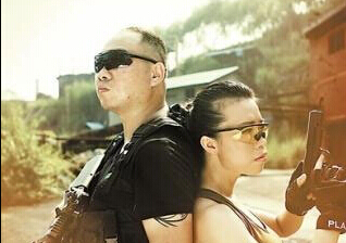 80后小夫妻为婚礼拍微电影 枪战寻宝场面火爆