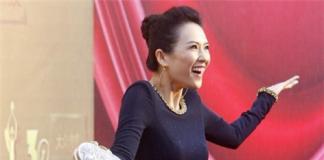 百花奖红毯老龄化趋势明显 章子怡冒雨凹造型