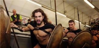 电影营销大招——“斯巴达勇士”现身伦敦街头 