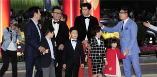 中韩星爸萌娃红毯牵手 《爸爸的假期》剧组抢镜釜山电影节