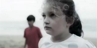 给你看一眼真实的世界——《海滩上的一天》