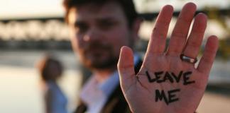 他把两个世界的人都留下了 《Leave me》