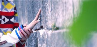 《抚摸》上线 网友：期待完整版