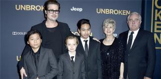 《坚不可摧》洛杉矶首映 皮特朱莉爱女Shiloh亮相 酷似朱莉