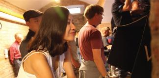 徐静蕾布拉格片场私照曝光 霸气导演流露童趣一面