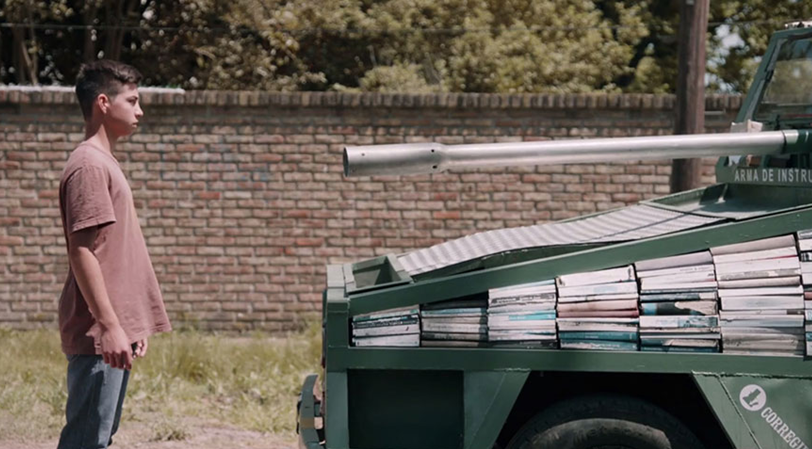 行为艺术,坦克与书籍,公益书籍,七夕公益广告